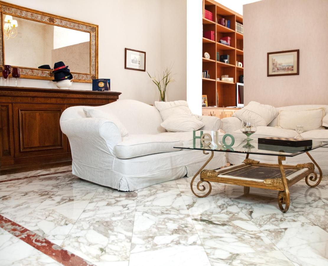 Bed and Breakfast Artis Domus Napoli Esterno foto